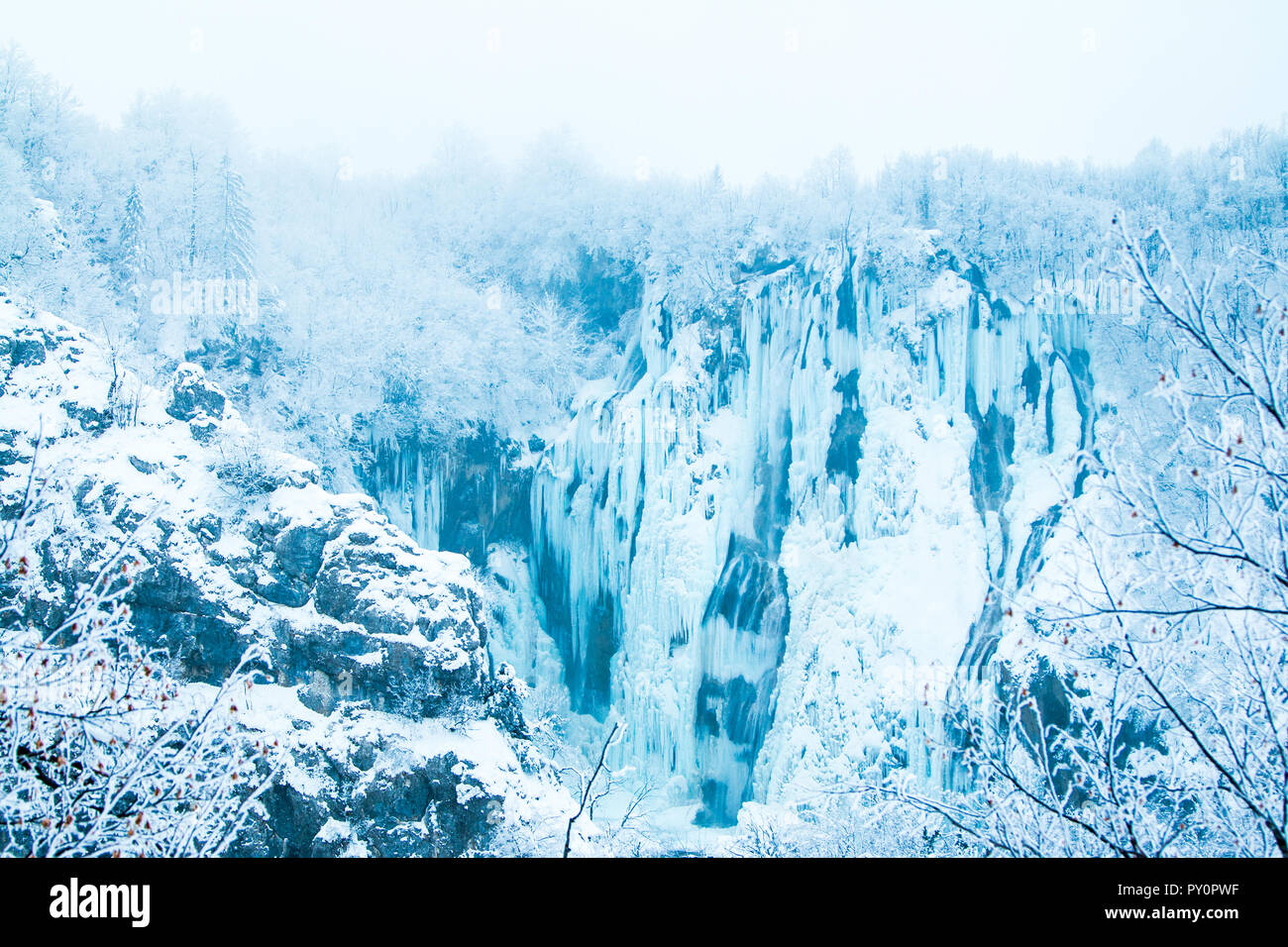 Kroatien, Plitivice, große Wasserfälle, im Winter in der Natur Park Plitvicka jezera Gefroren, Fairy suchen Natur Landschaft Stockfoto