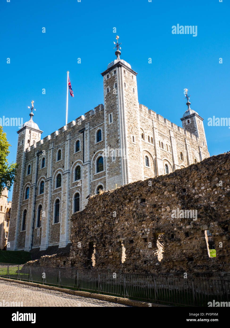Der weiße Turm von Wilhelm dem Eroberer im Jahr 1078 gebaut, der Tower von London, England, UK, GB. Stockfoto