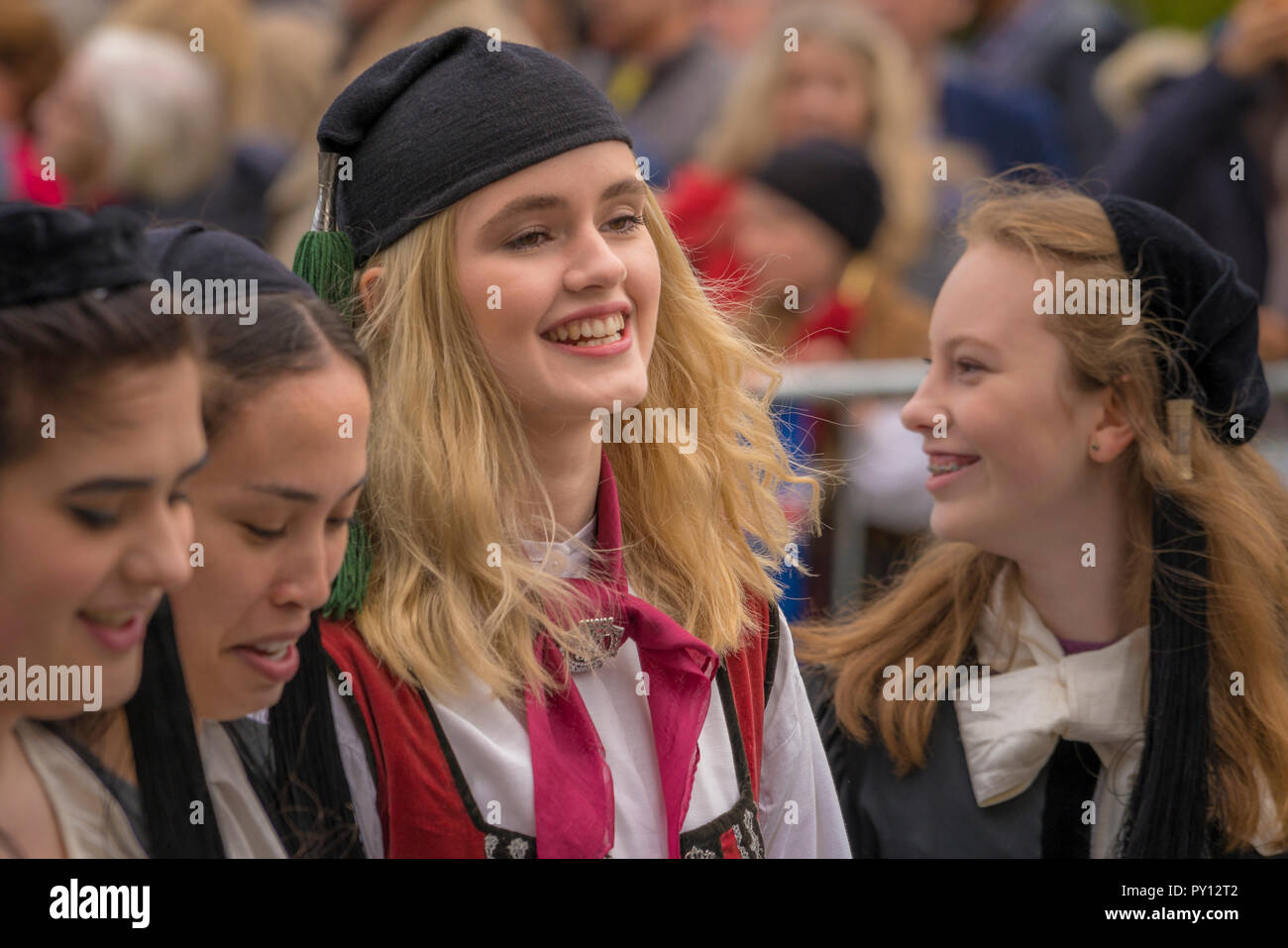 Portrat Der Frauen In Den Nationalen Islands Kostum Independence Day Gekleidet 17 Juni Reykjavik Island Stockfotografie Alamy