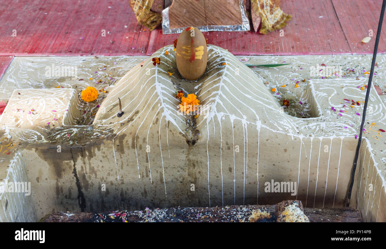 Details der Dhuni nach dem Feuer Zeremonie, während Navratri Festival Stockfoto