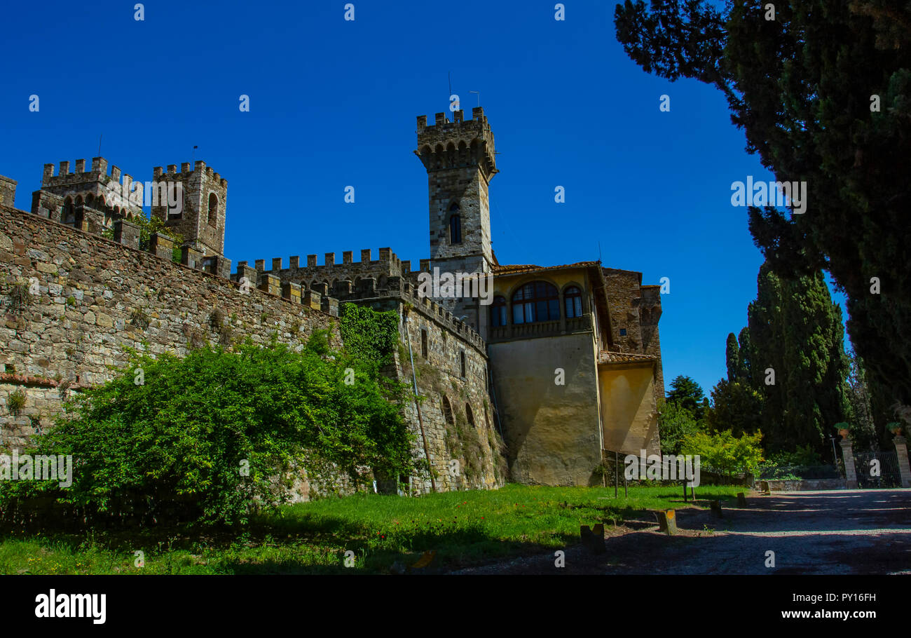 Stadtbild von Badia a Passignano in den Hügeln des Chianti in der Gemeinde Tavarnelle Val di Pesa Toskana Italien eingetaucht. Stockfoto