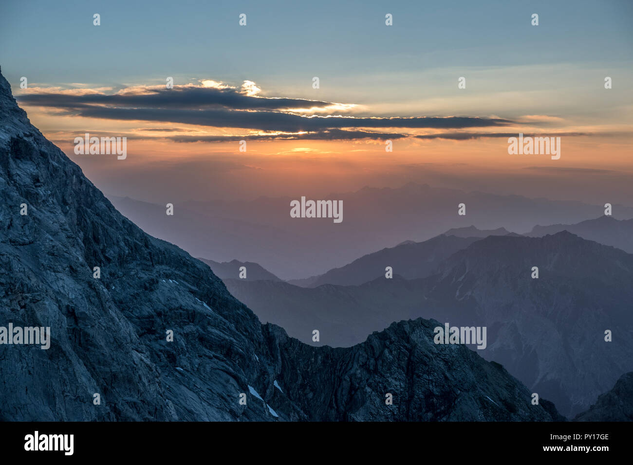 Berg Sonnenuntergang geschossen in den österreichischen Alpen, in der Nähe der Mannheimer Hütte unterhalb der Schesaplana Stockfoto