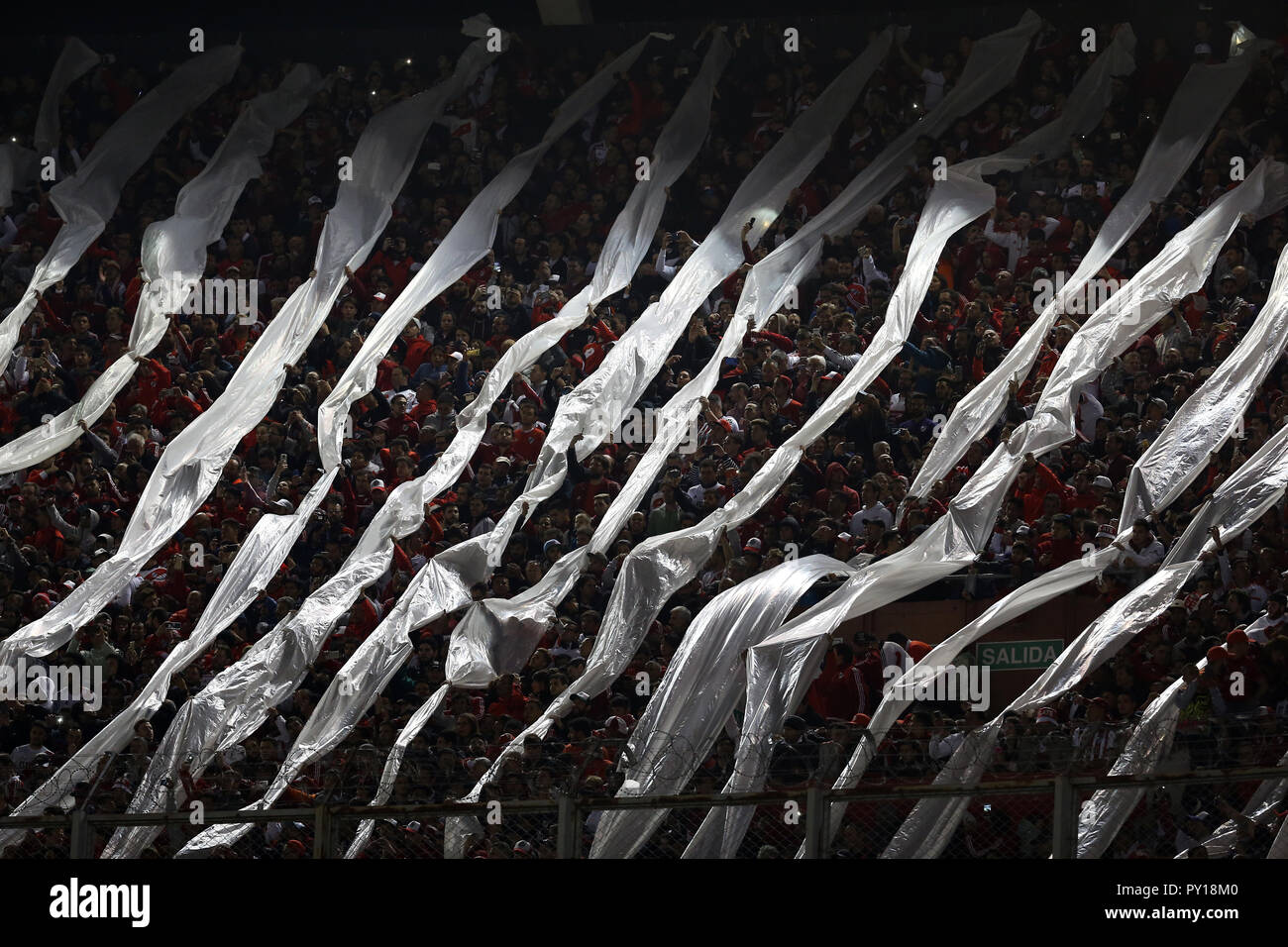 Buenos Aires, Argentinien - 23. Oktober 2018: River Fans in der monumentalen Stadion in Buenos Aires, Argentinien Stockfoto