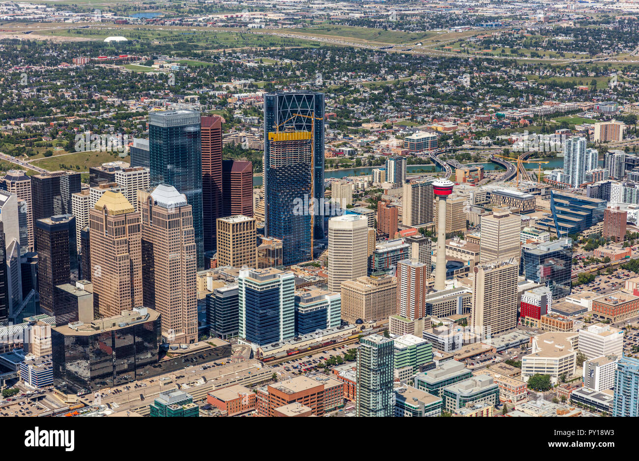 Luftaufnahme von Calgary City Centre von Hubschrauber im Sommer. Stockfoto