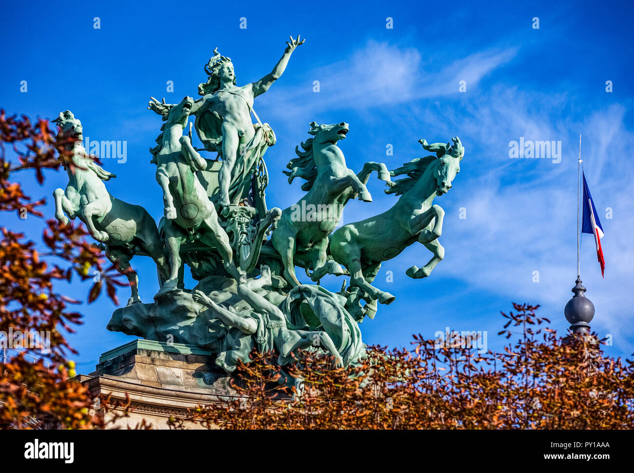 Frankreich Paris, Av. Winston Churchill, die Skulpturengruppe auf der Oberseite des Grand Palace Museum Stockfoto