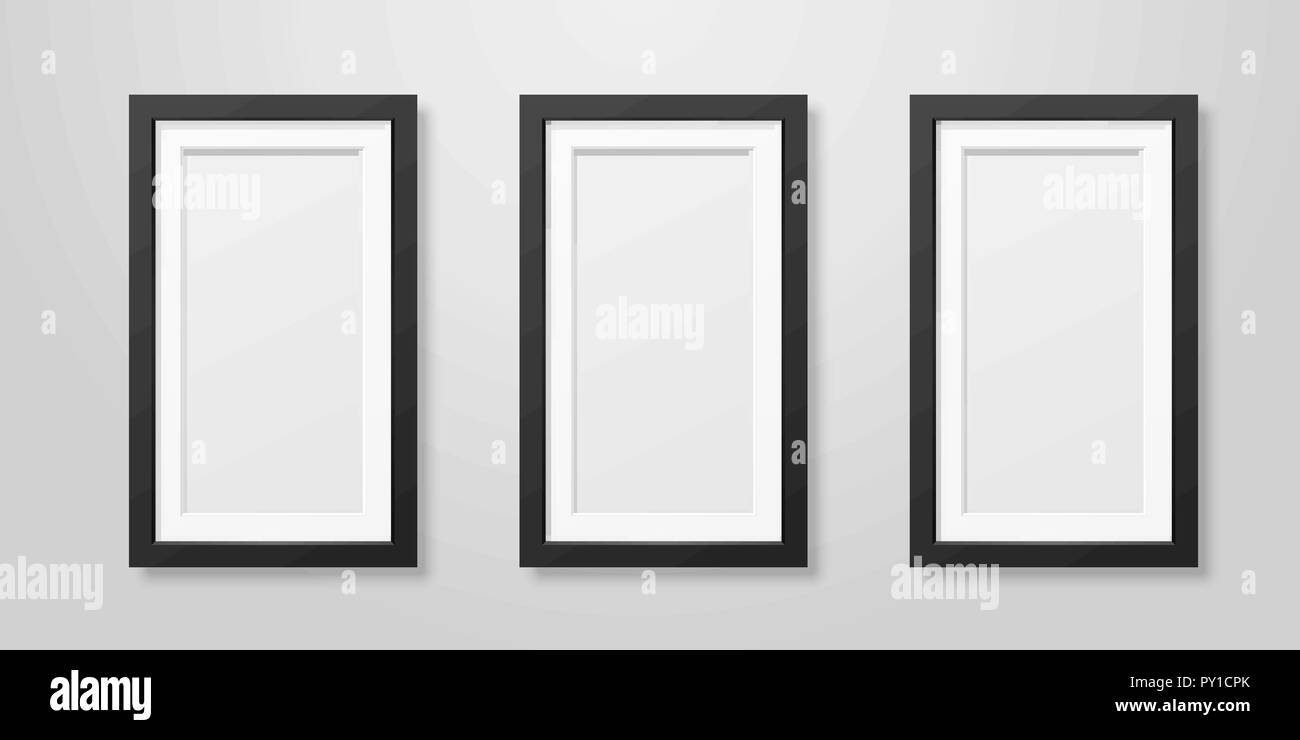 Drei Vektor Realistische moderne Innenausstattung Schwarz leer Vertikale Holz- Poster Bilderrahmen Set Closeup auf weiße Wand Mock-up. Leere Poster Frames Design Template für Mockup, Präsentation Stock Vektor