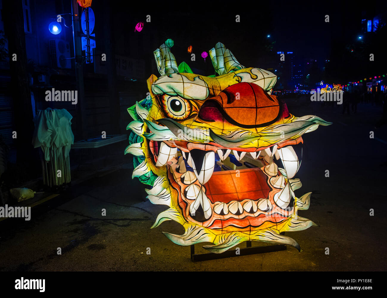 Farbenfrohe Laterne im cheonggyecheon-stream während des Lotus Lantern Festivals in Seoul Korea Stockfoto