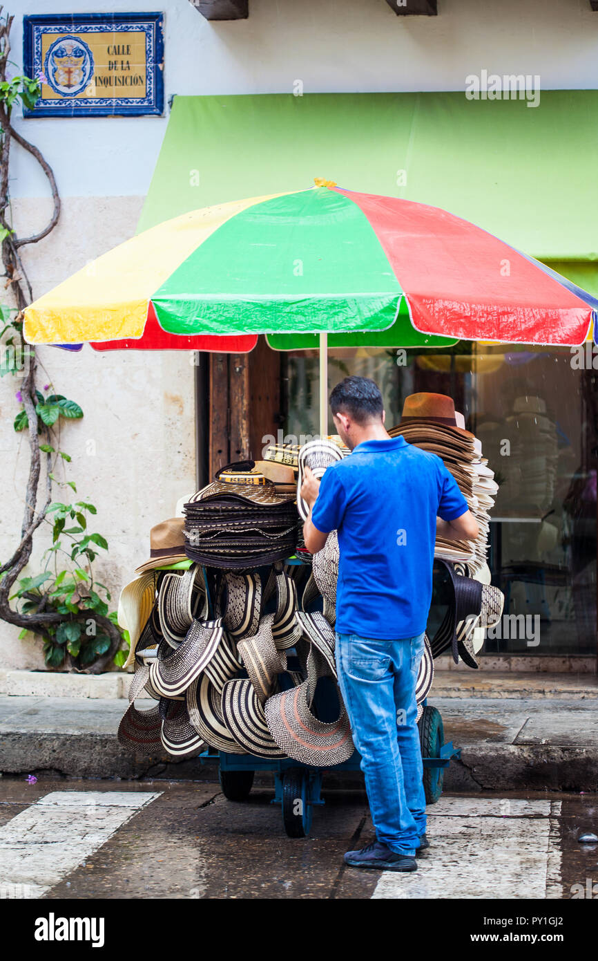 Straße hüte Verkäufer an der Stadtmauer von Cartagena de Indias Stockfoto