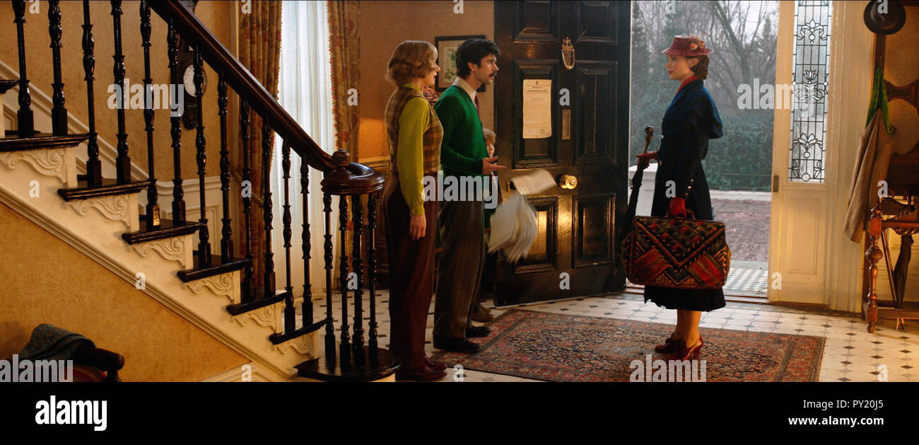 Mary Poppins liefert (auch als Mary Poppins 2 bekannt) ist eine bevorstehende Amerikanische Fantasy Musical Film unter der Regie von Rob Marshall und von David Magee geschrieben. Es ist die Fortsetzung des 1964 Film Mary Poppins. Der Film stars Emily Blunt, Lin-Manuel Miranda, Meryl Streep, Ben Whishaw, Emily Mortimer, Pixie Davies, Joel Dawson, Nathanael Saleh, Julie Walters, Colin Firth und Angela Lansbury. Dieses Foto ist nur für den redaktionellen Gebrauch bestimmt und unterliegen dem Copyright der Film Company und/oder der Fotograf durch den Film oder die Produktion Firma zugewiesen und kann nur reproduziert durch Publikationen in Verbindung mit der P Stockfoto