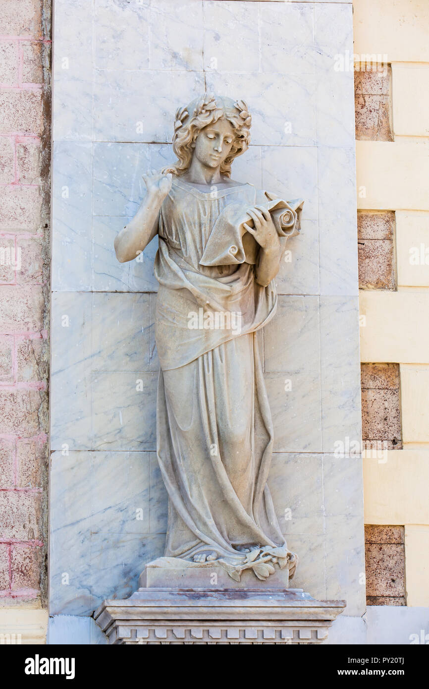 Calliope muse Statue an der Fassade des Adolfo Mejia Theater in Cartagena de Indias Stockfoto