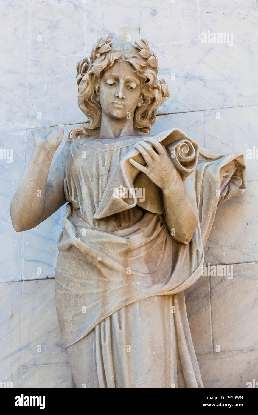 Calliope muse Statue an der Fassade des Adolfo Mejia Theater in Cartagena de Indias Stockfoto