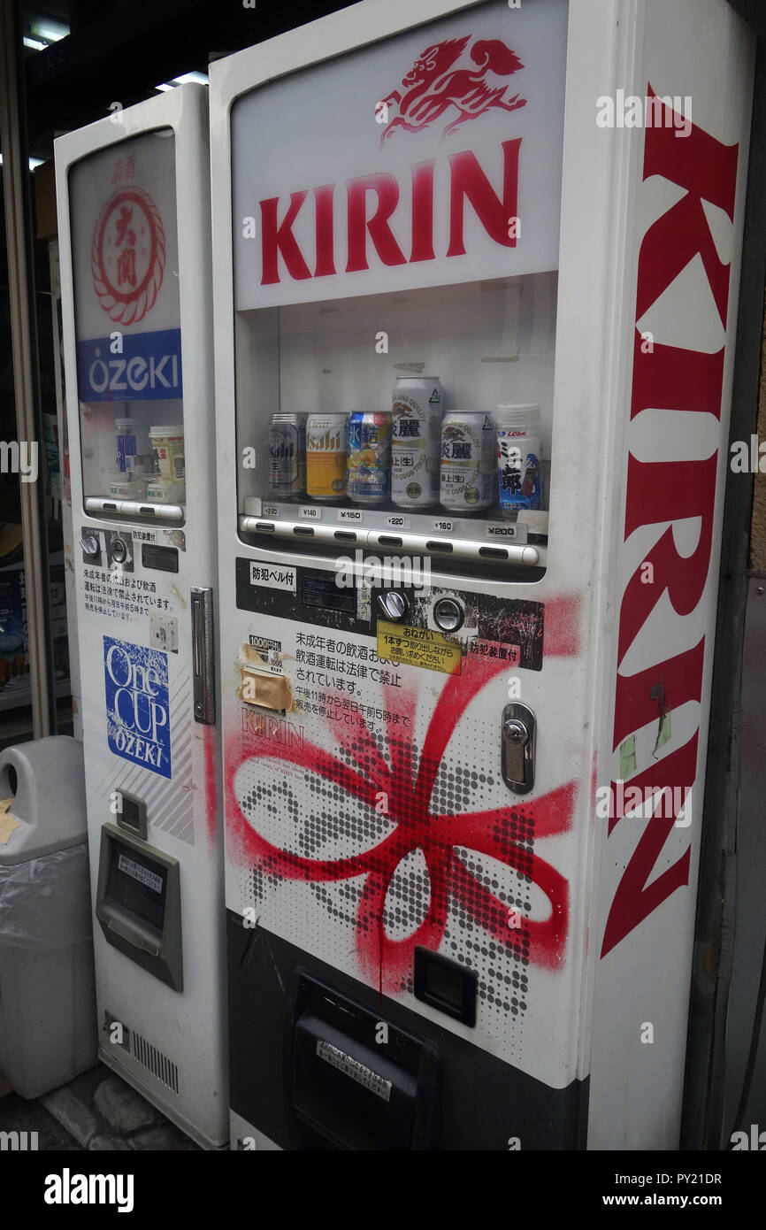 Bier und Sake Automaten, Tokio, Japan. Keine PR Stockfoto