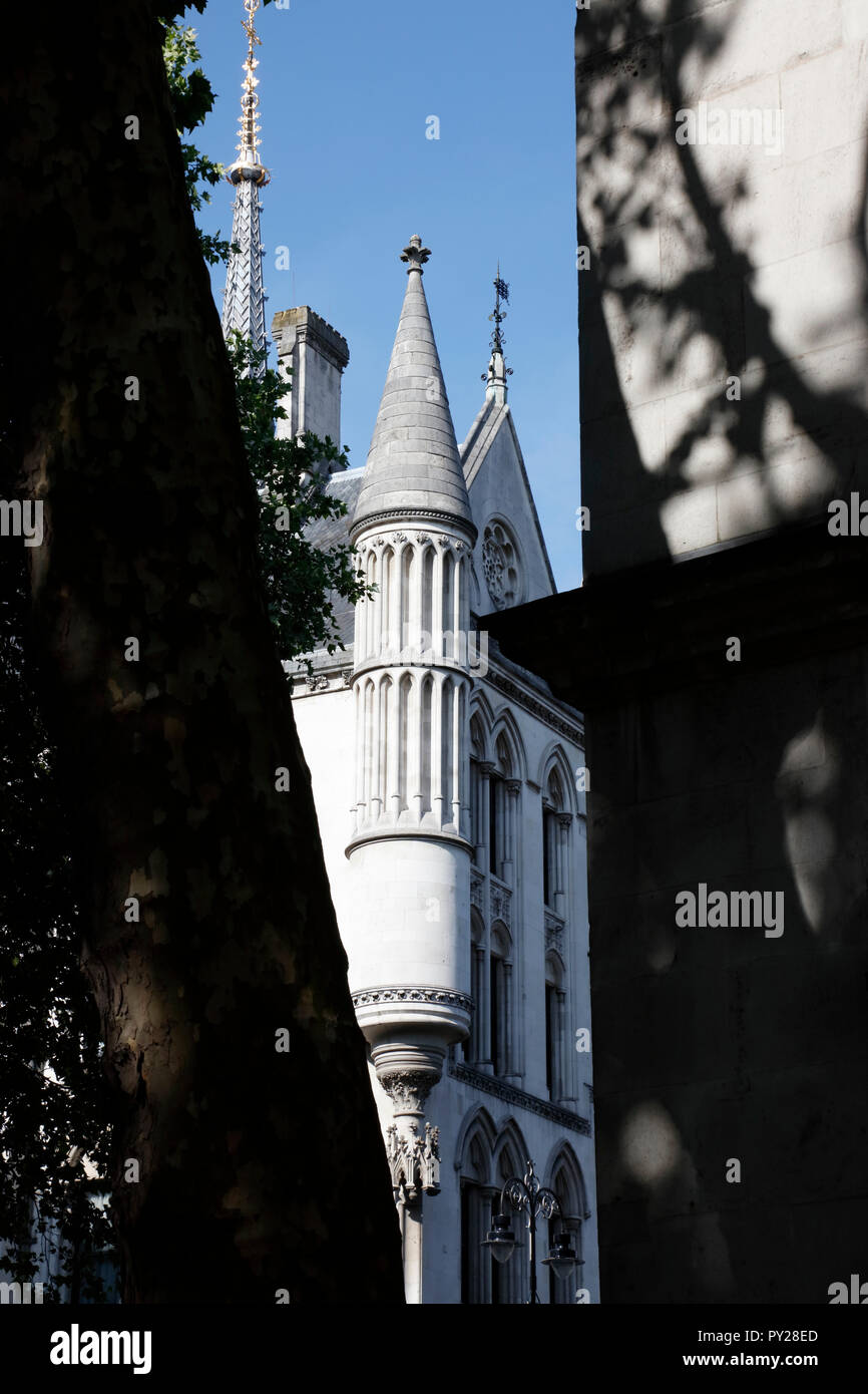 Royal Courts of Justice (Justizpalast) am Strand, London, UK Stockfoto