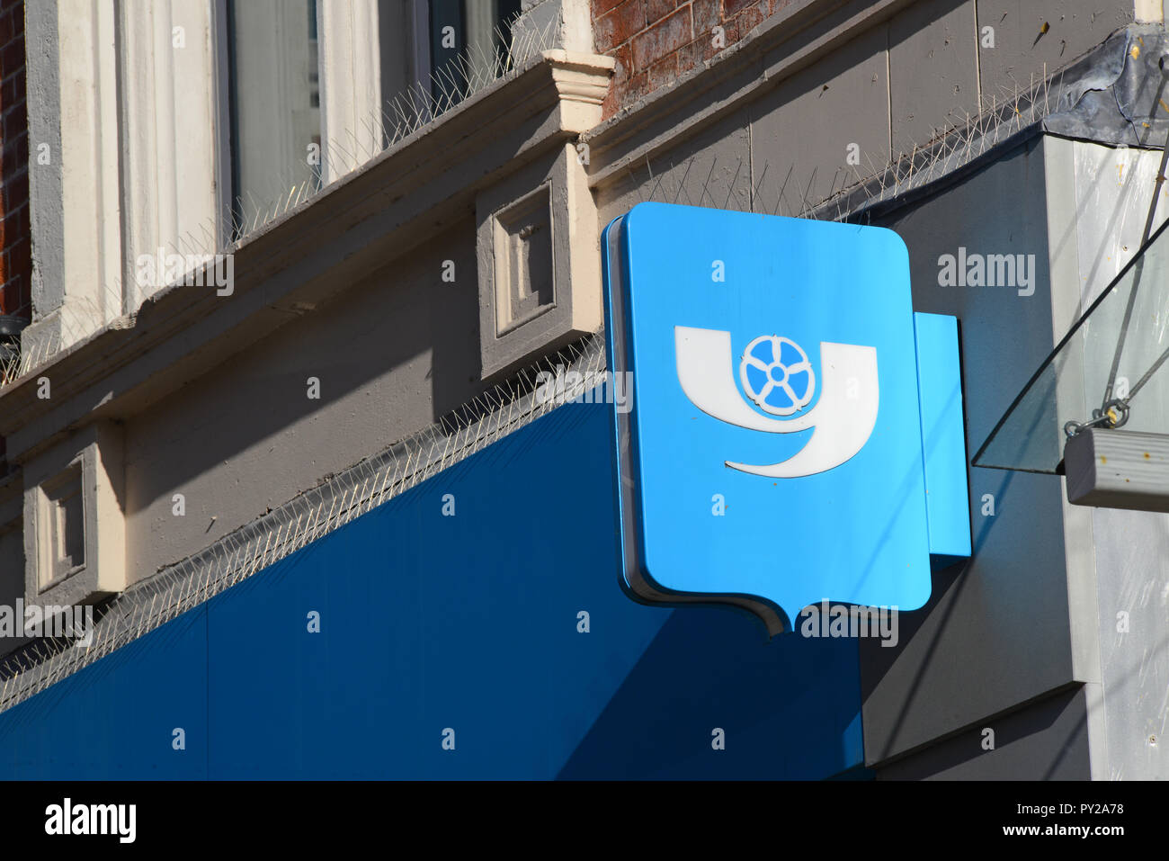 Yorkshire bank Logo außerhalb Yorkshire Bank briggate Leeds yorkshire United Kingdom Stockfoto