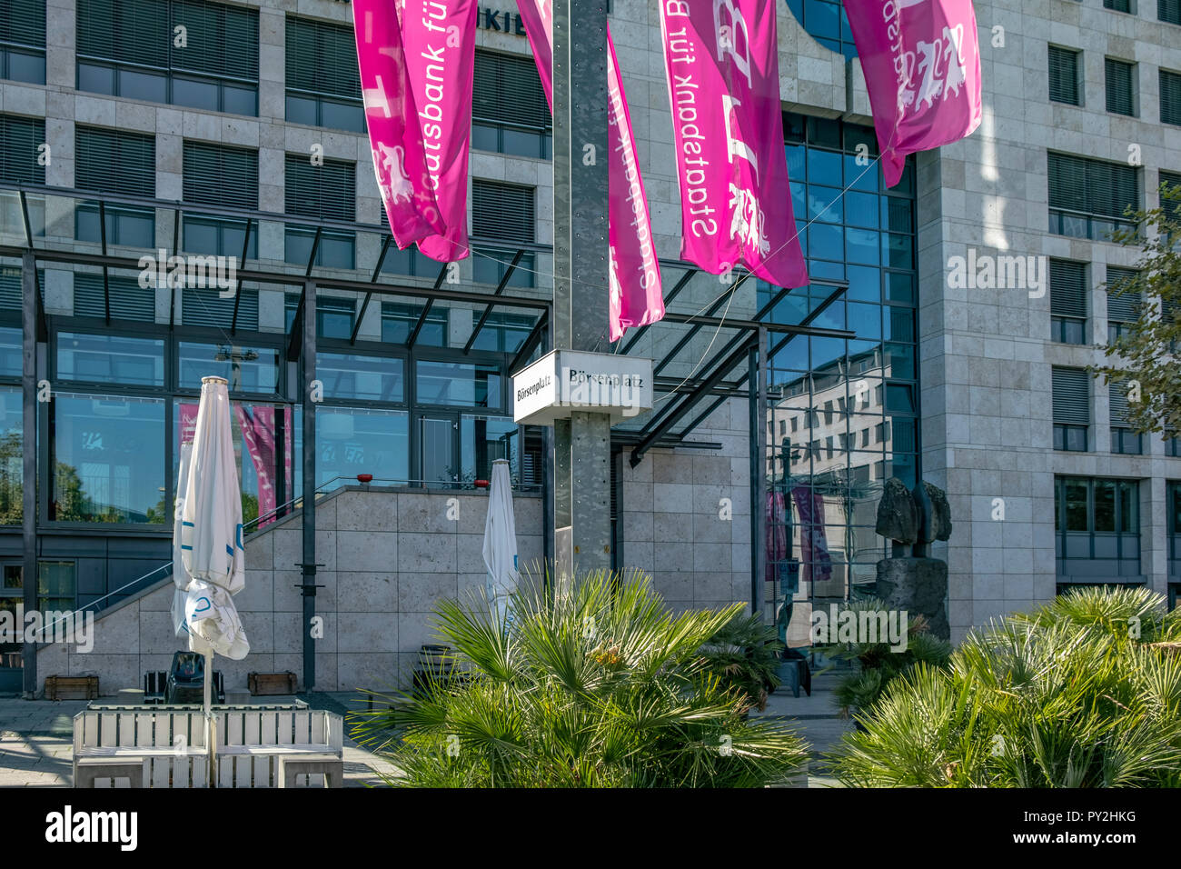 STUTTGART, DEUTSCHLAND - 30. SEPTEMBER 2018: Das Foto zeigt te Stock exchange Square von Stuttgart. Stockfoto