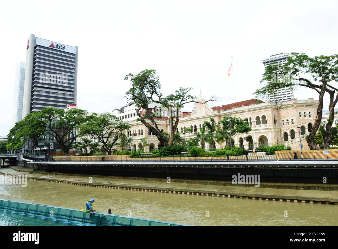 Alten britischen kolonialen Gebäuden entlang der Klang Fluss in Kuala Lumpur, Malaysia. Stockfoto