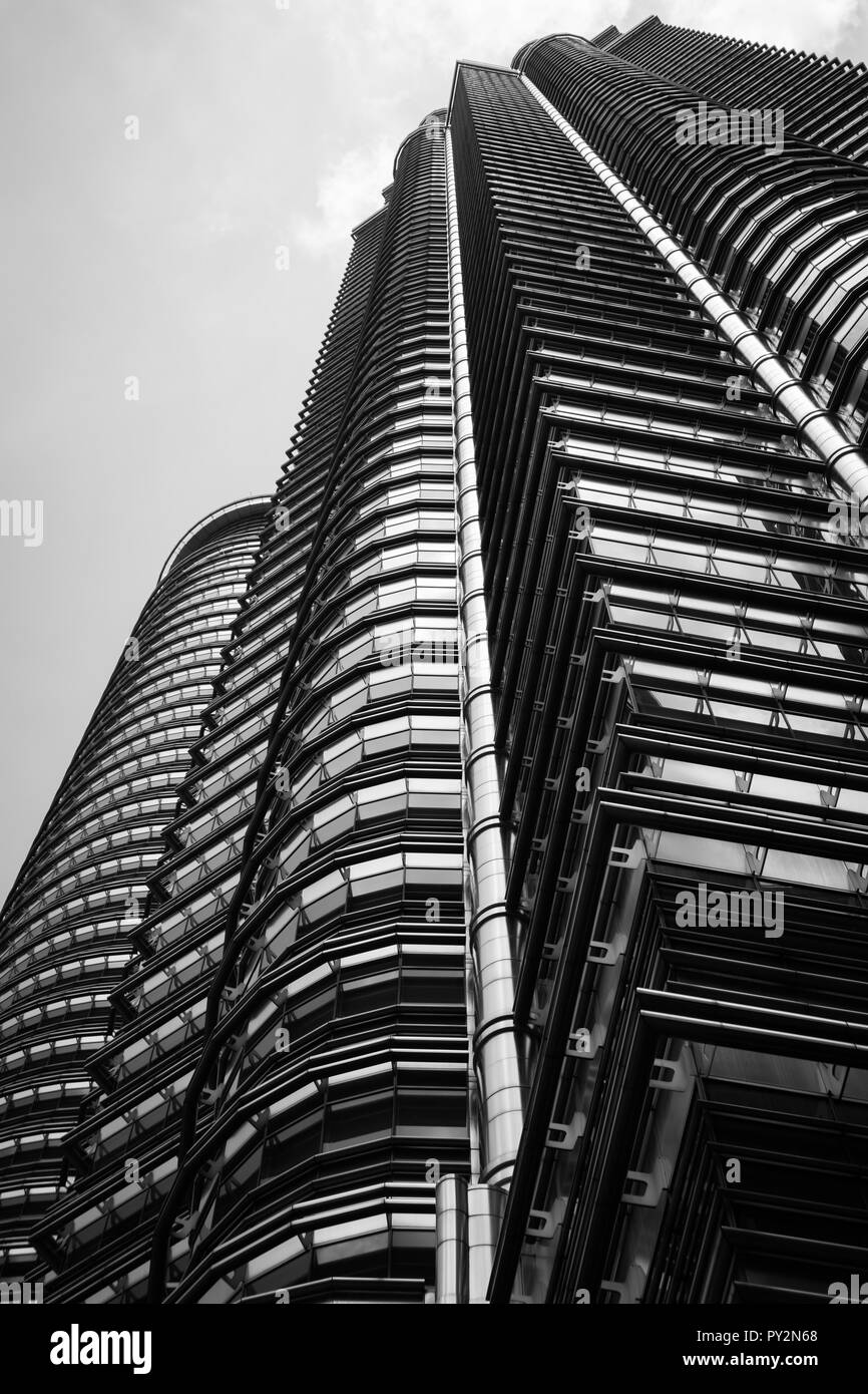 Moderne Bürogebäude außen mit Glas und Stahl Stockfoto