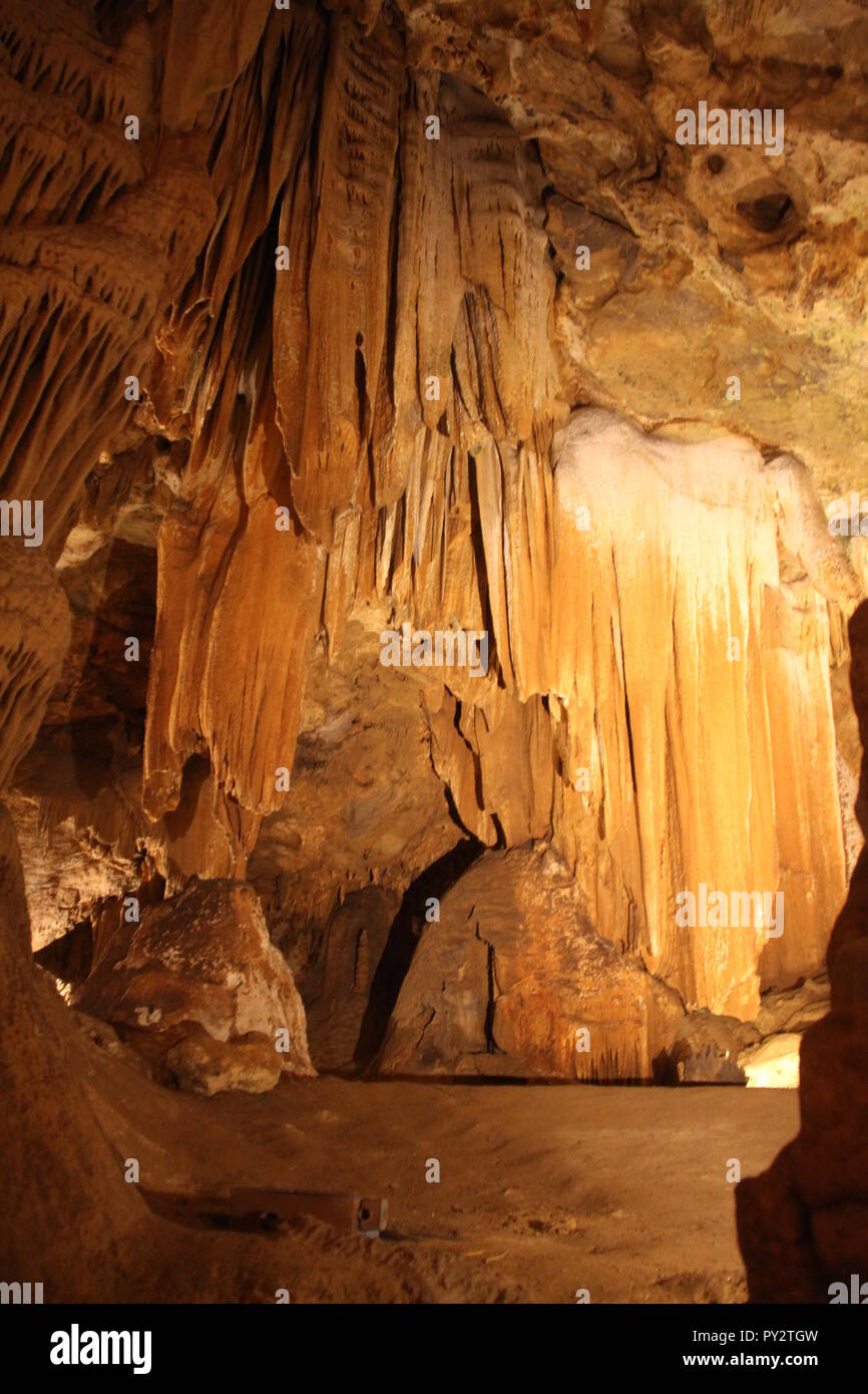 Saracent's Tent Flowstone Drapery, Gesteinsformation in Luray Caverns, VA, USA Stockfoto