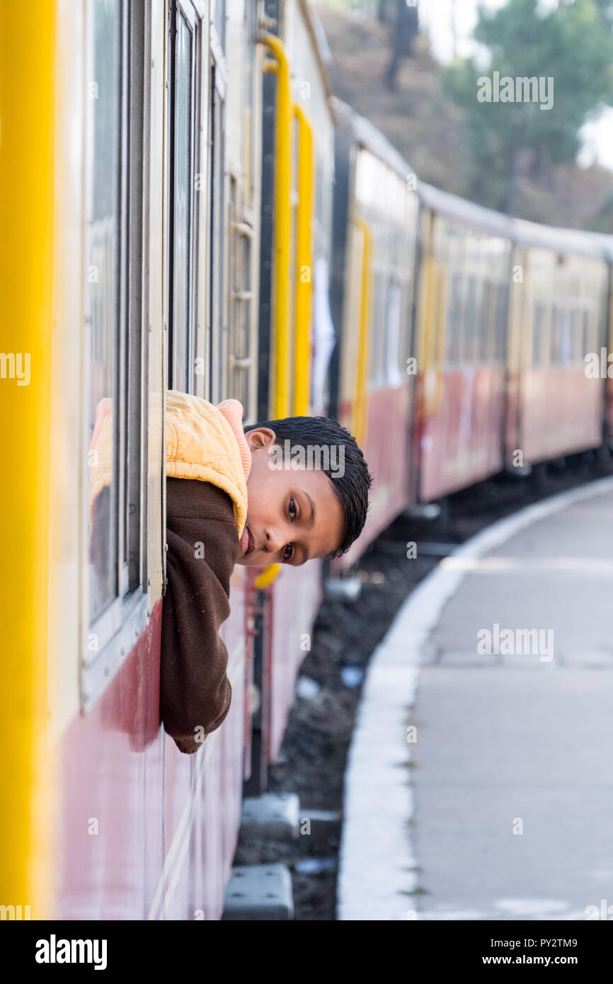 Indischer Junge Auf Zug Indien Stockfotos Und Bilder Kaufen Alamy