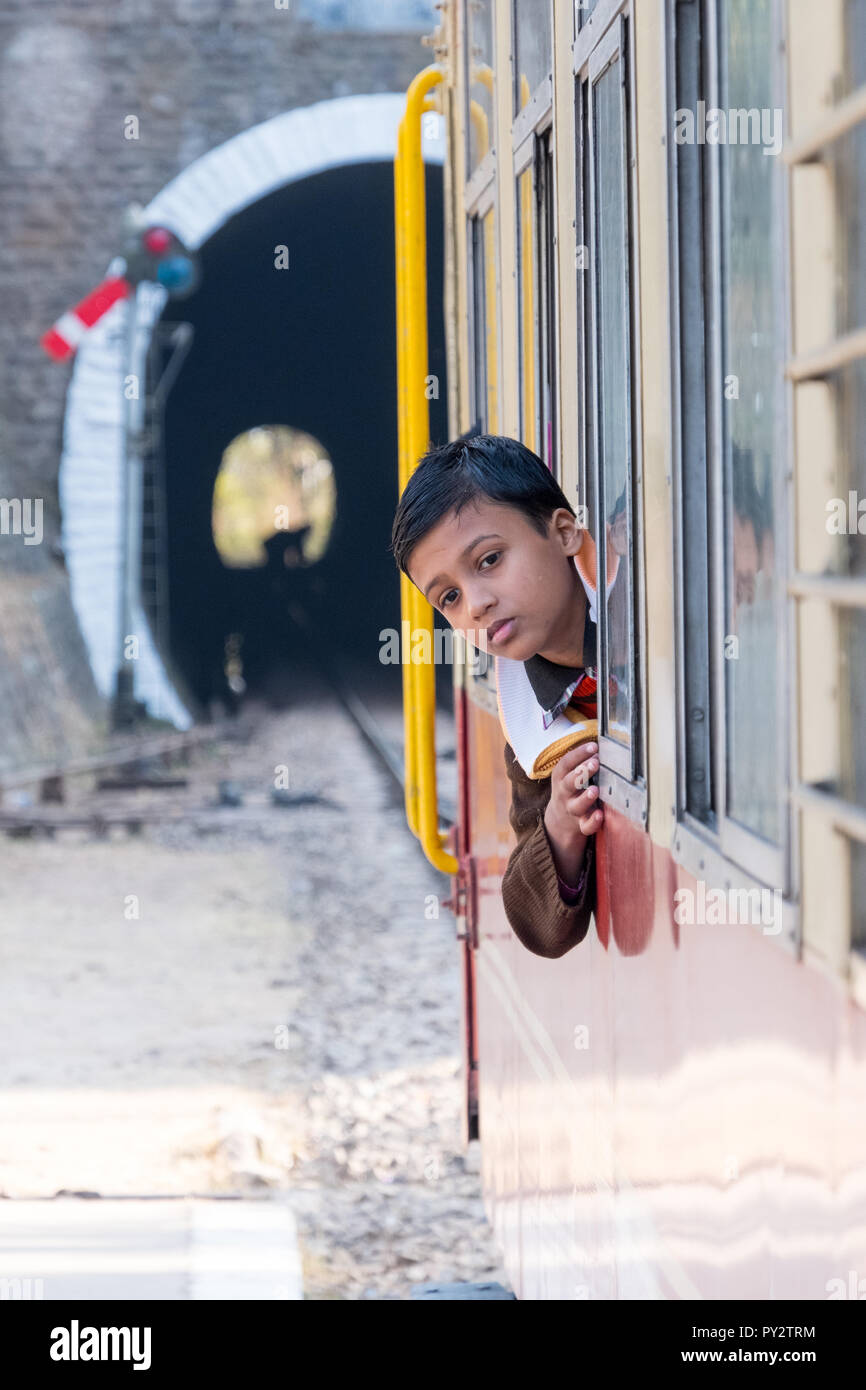Indischer Junge Auf Zug Indien Stockfotos Und Bilder Kaufen Alamy