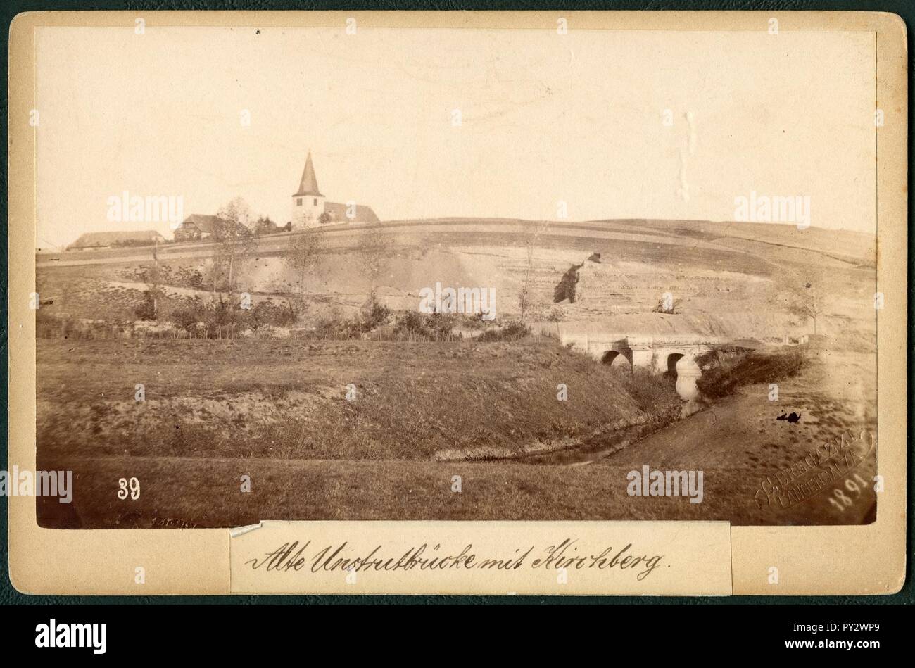 C. Bregazzi Langensalza KAB 039 Alte Unstrutbrücke mit Kirchberg Bildseite mit fortlaufender Nummer, Jahreszahl 1891, Blindstempel und Titel-Aufkleber. Stockfoto