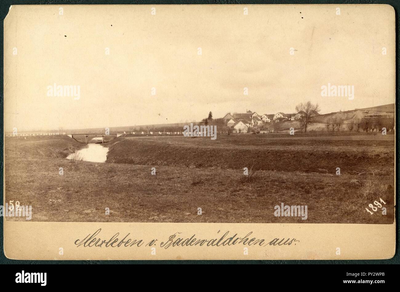 C. Bregazzi Langensalza KAB 052 Merxleben v. Badewäldchen aus, Bildseite Blick in Richtung Brücke über die Unstrut, mit laufender Nummer 52, Jahreszahl 1891 und Blindstempel. Stockfoto