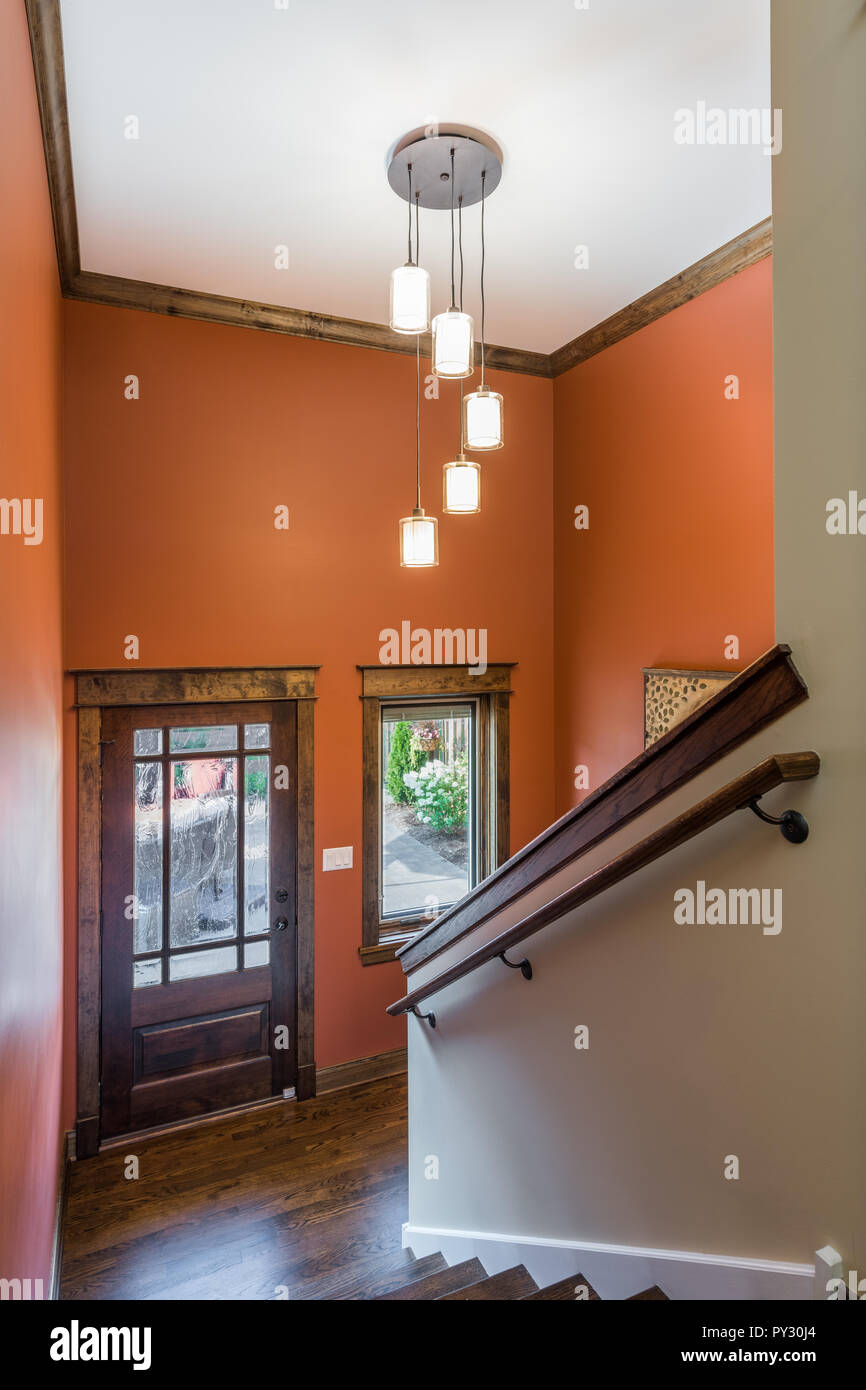 Treppe in einem renovierten Bungalow an der Nordwestseite. Stockfoto