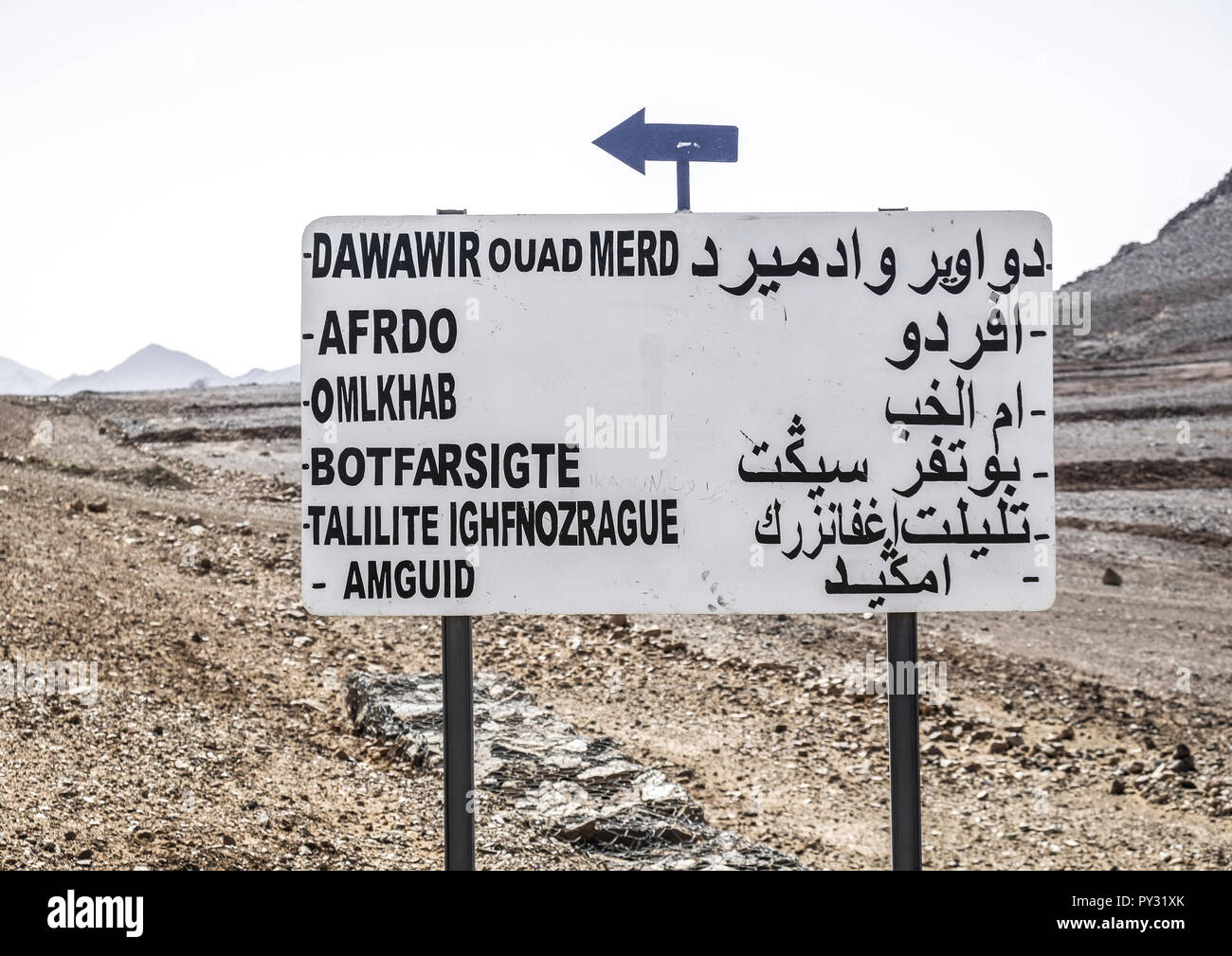 Orientierungstafel in der Wüste, Marokko Stockfoto