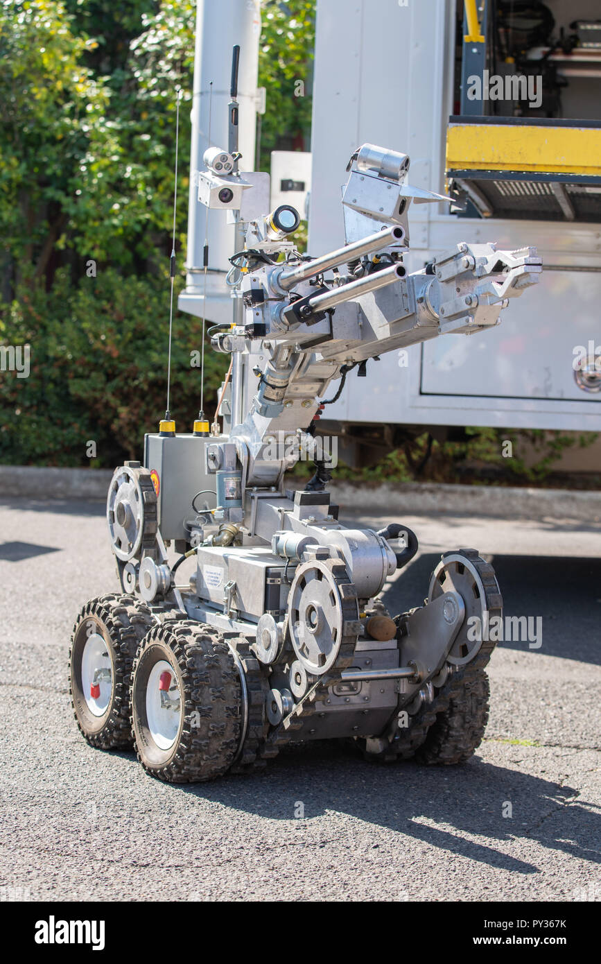 Polizei Bomb Squad Roboter für explodierende verdächtige Pakete verwendet. Stockfoto