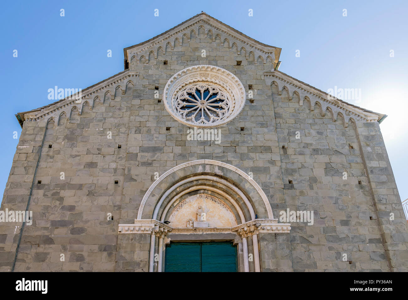 Die Fassade der Kirche San Pietro in Portofino, Cinque Terre, Ligurien, Italien Stockfoto