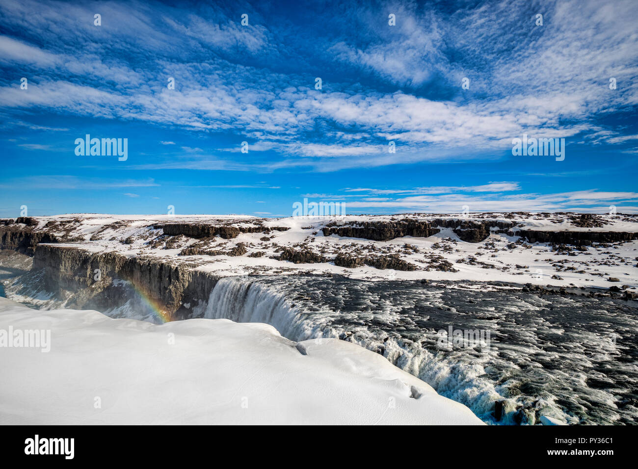 Wasserfall Dettifoss auf der Fjollum Jokulsa ein Fluss im Norden Island, der stärkste Rückgang in Europa. Stockfoto
