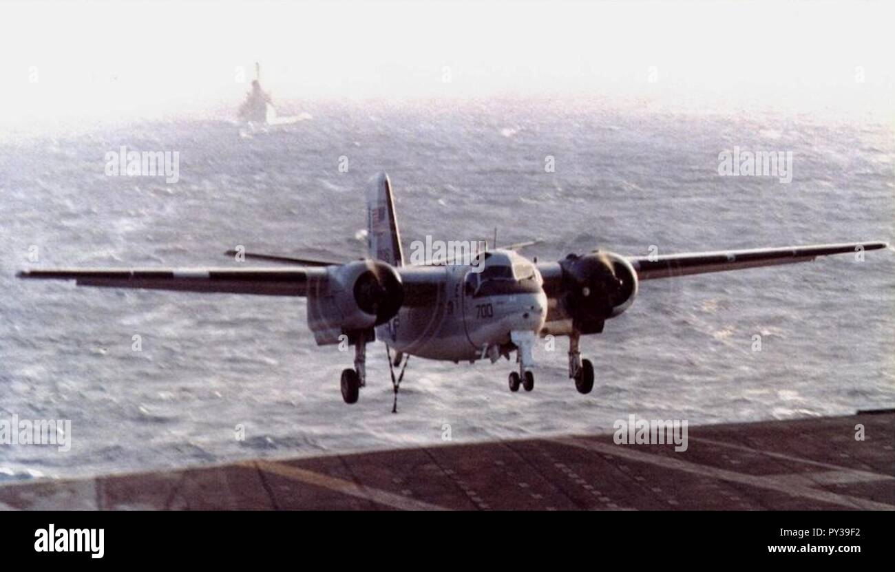 C-1 ein Händler Landung auf der USS Midway (CV-41), ca. 1982. Stockfoto