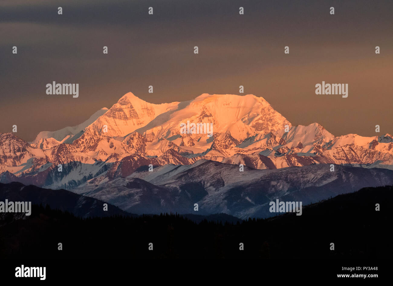 United States; Alaska; Alaska Range Berge; Mount Deborah; Sonnenuntergang; Herbst. Stockfoto
