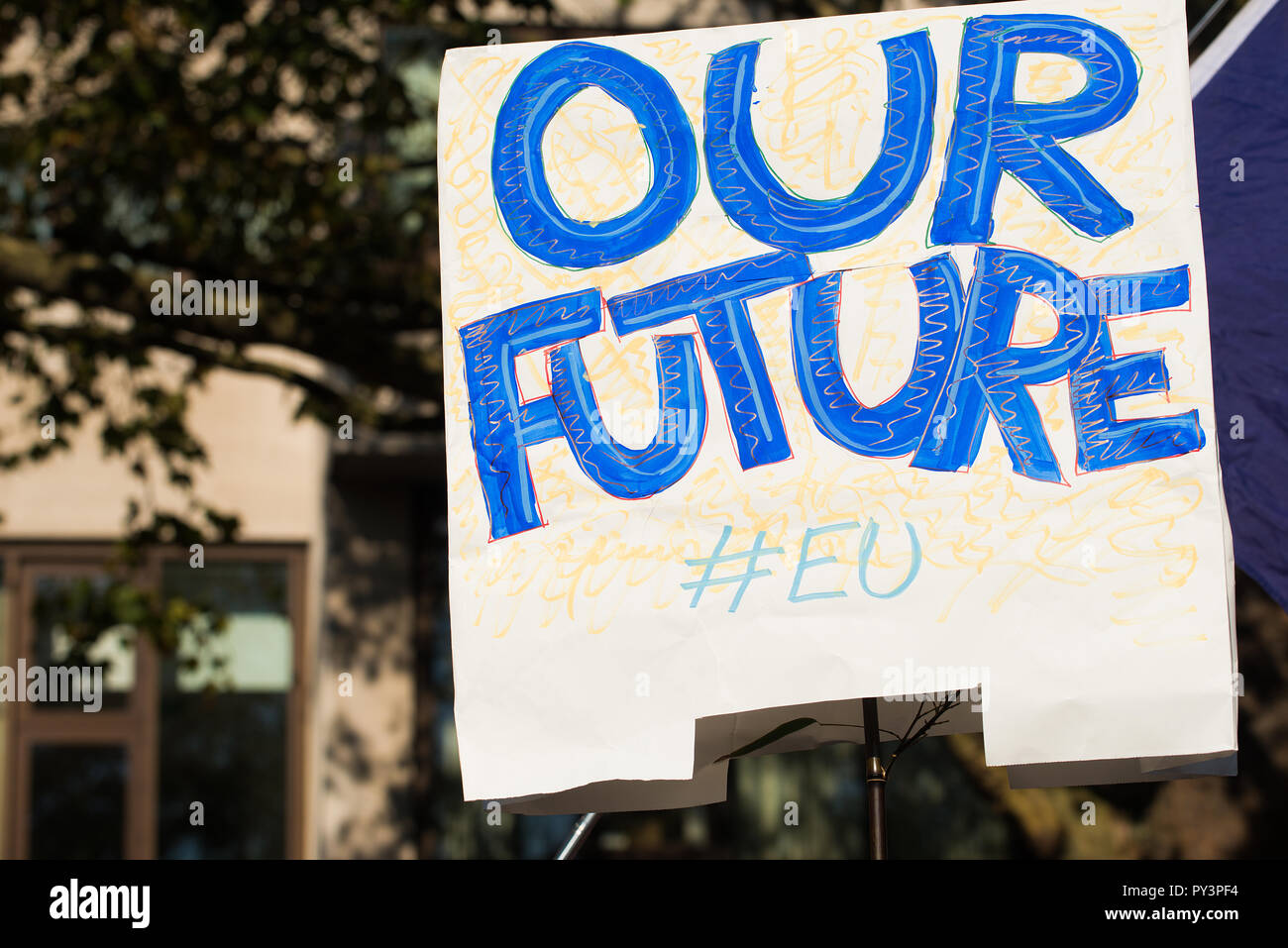 Bleiben Kampagne Demonstranten an der Abstimmung März, fordern Sie eine Abstimmung über die endgültige Brexit beschäftigen, Tausende marschierten durch London wollen gehört werden. Stockfoto