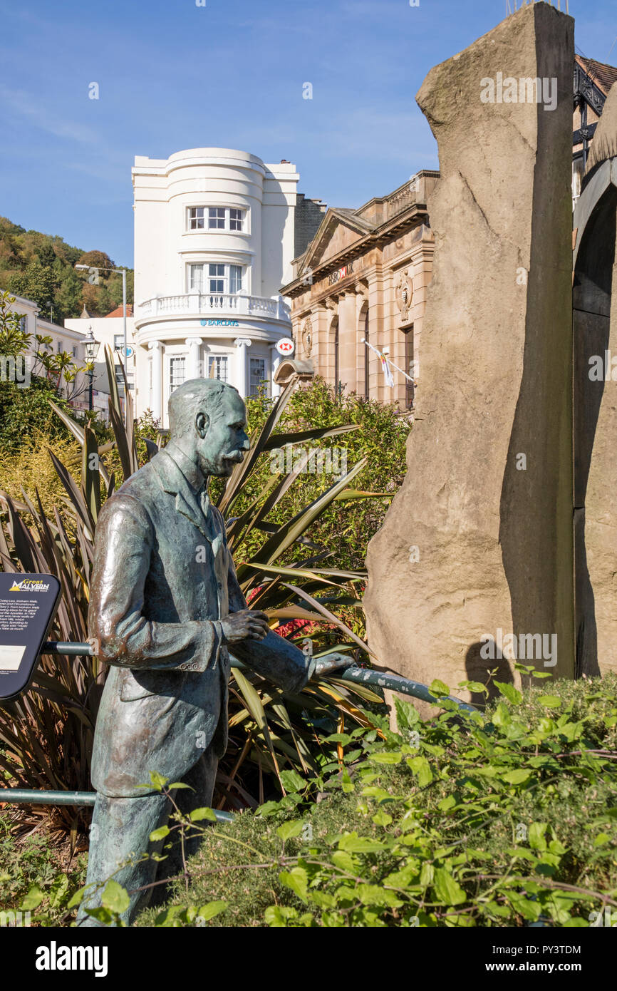 Eine Statue des Komponisten Sir Edward Elgar in Great Malvern, Worcestershire, England, Großbritannien Stockfoto