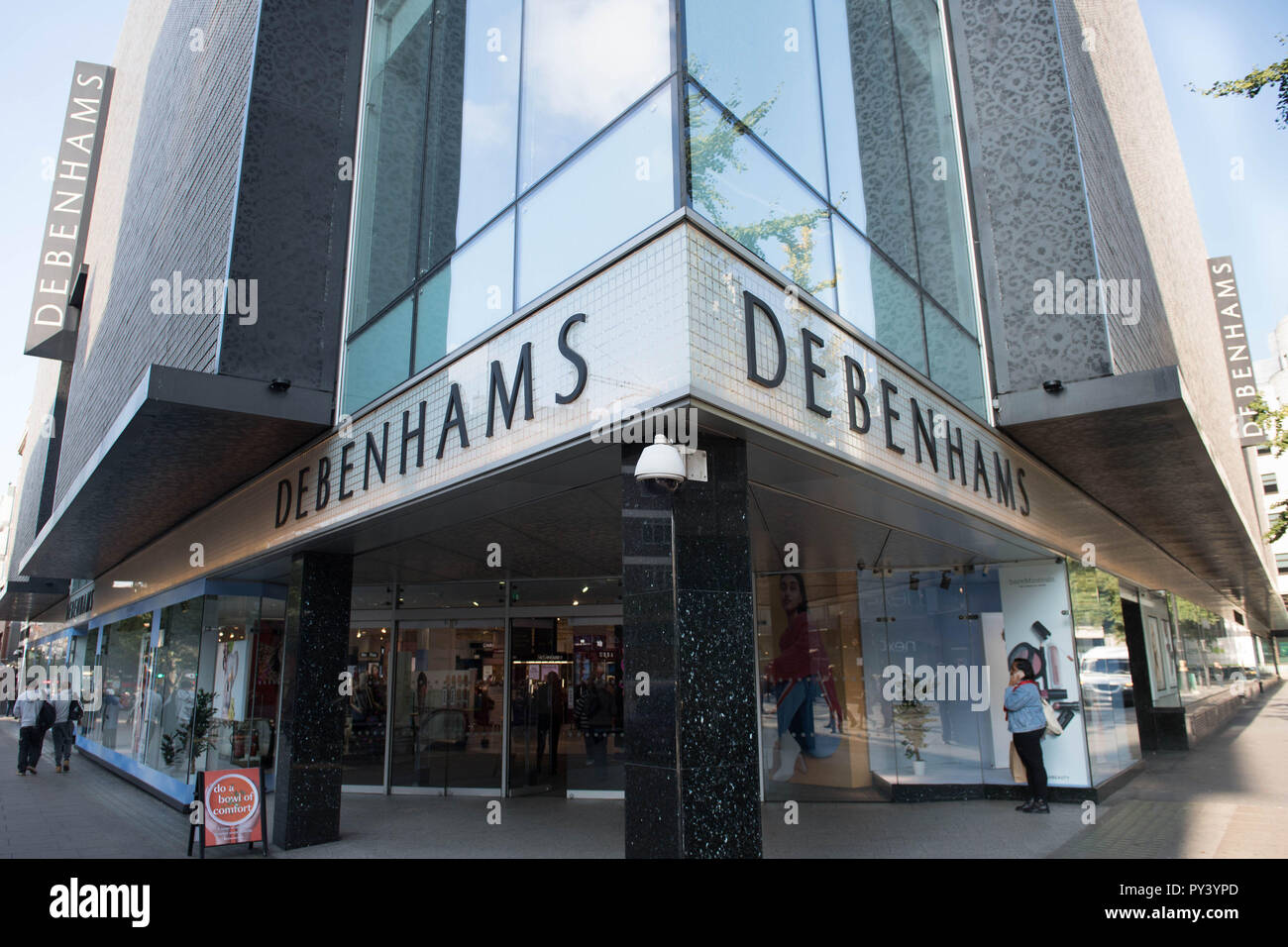 Debenhams Department Store in der Oxford Street in Central London. Debenhams hat Pläne ax bis zu 50 High Street Shops vorgestellt, die rund 4.000 Arbeitsplätze in Gefahr, als die kämpfende Warenhauskette zu einem in der Nähe von&Pound schwang; 500 Mio. Verlust. Stockfoto