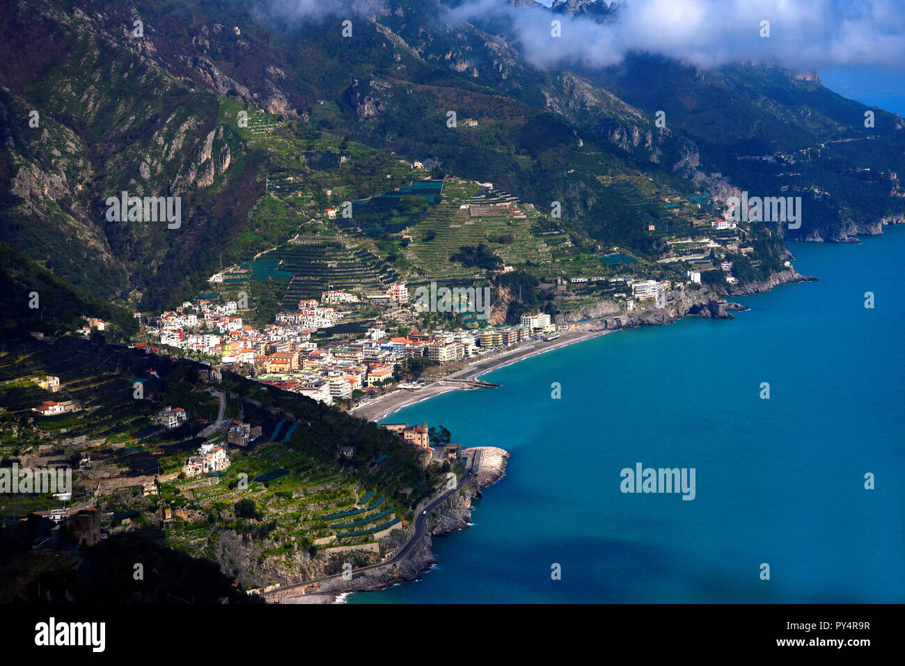 Der Villa Rufolo in Ravello hat einen fantastischen Blick auf die Küste von Amalfi aus seinen Gärten und Terrassen Stockfoto