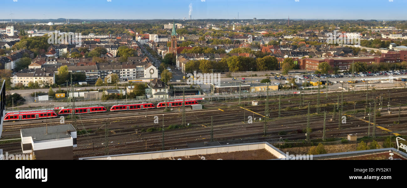 Dortmund, 20. Oktober, 2018: Panorama von Dortmund über die Gleise der Station Stockfoto