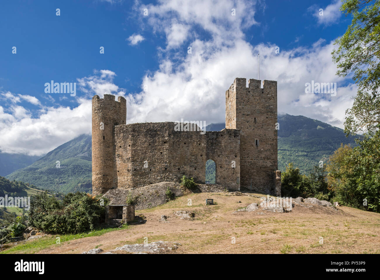 Ruinen des Schlosses Castle in der Nähe von Sainte-Marie Esterre und Luz-Saint-Sauveur, Hautes-Pyrénées, Frankreich Stockfoto