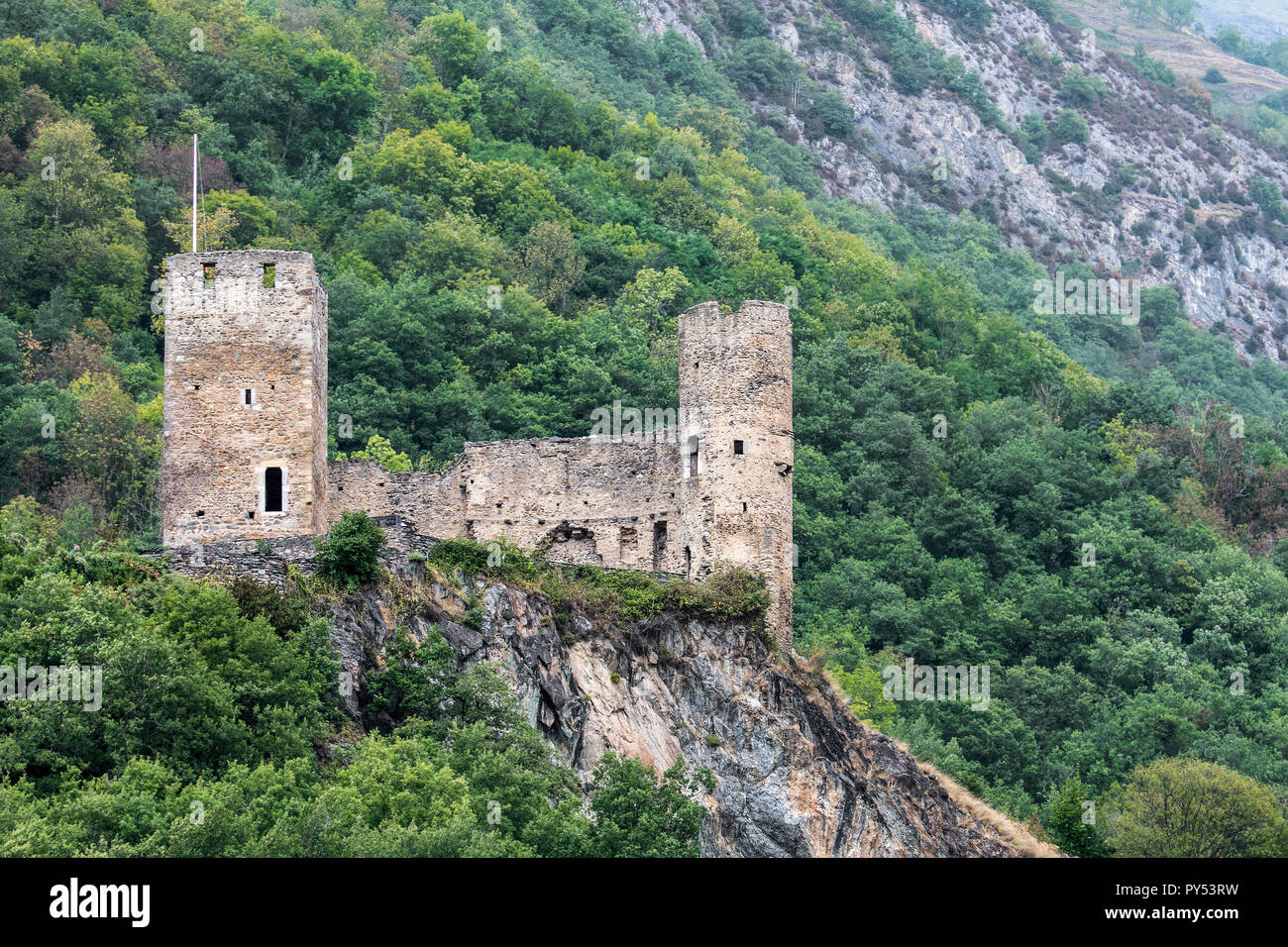 Ruinen des Schlosses Castle in der Nähe von Sainte-Marie Esterre und Luz-Saint-Sauveur, Hautes-Pyrénées, Frankreich Stockfoto