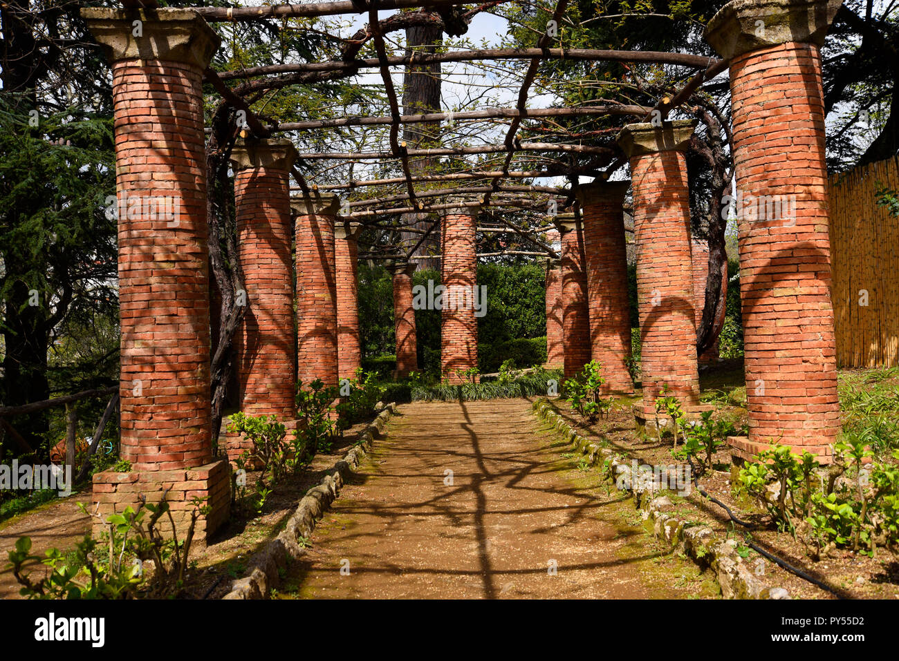 Ravello ist hoch über der Amalfiküste im Süden Italiens. Die Villa Cimbrone verdankt seinen Charme auf die außerordentliche Schönheit des Ortes und die Aussicht Stockfoto
