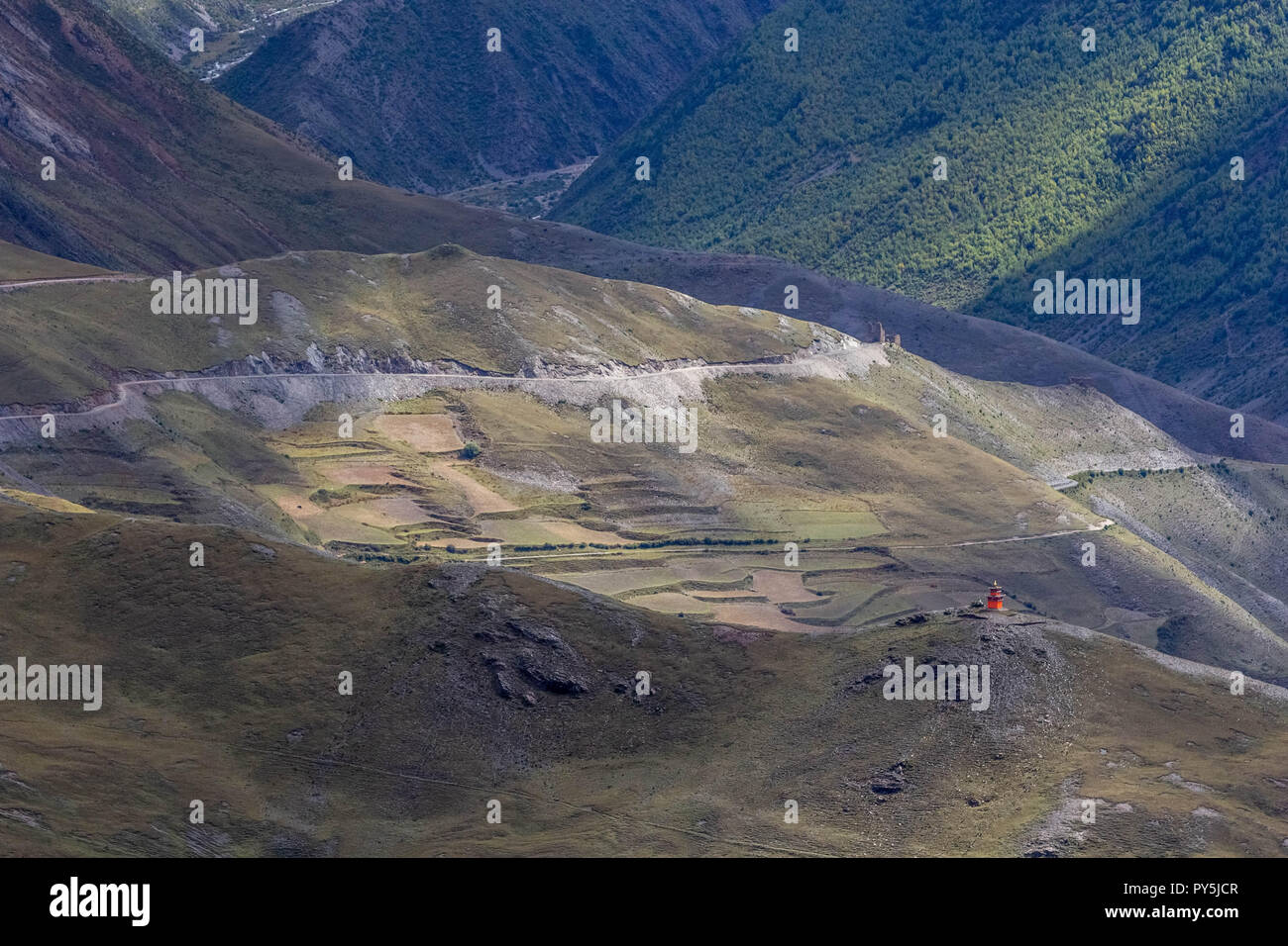 Oktober 25, 2018 - Tibet, Tibet, China - Tibet, China - Zizhu Tempel, in Changdu, Southwest ChinaÃ¢â'¬â"¢s Tibet, ist der Tempel mit der höchsten Höhe von etwa 4.800 Meter in Tibet. (Bild: © SIPA Asien über ZUMA Draht) Stockfoto