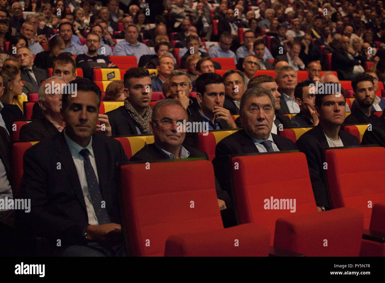 Paris, Frankreich. 25. Oktober, 2018. 25-10-2018: Radfahren: Präsentation der Tour de France 2019: Paris Miguel Indurain, Bernard Hinault, Eddy Merckx, Greg Van Avermaet Credit: Orange Bilder/Alamy leben Nachrichten Stockfoto