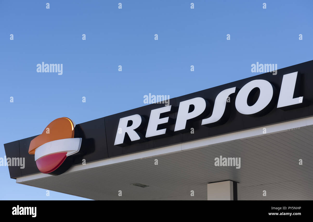 Spanien. 25 Okt, 2018. Eine Repsol-tankstelle in Spanien gesehen. Credit: Miguel Candela/SOPA Images/ZUMA Draht/Alamy leben Nachrichten Stockfoto