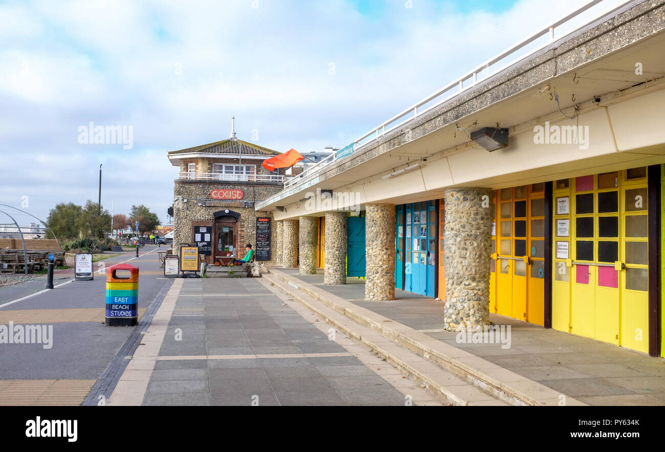 Worthing West Sussex Views & Einzelhandel - Direkt am Meer Künstler Viertel Stockfoto