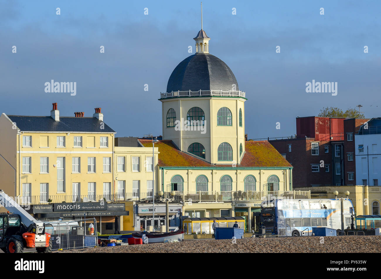 Worthing West Sussex Views & Einzelhandel - die Kuppel Kino am Meer Foto aufgenommen von Simon Dack Stockfoto