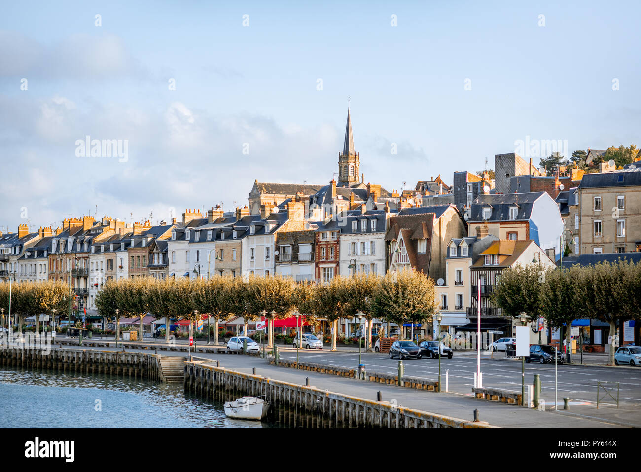 Landschaft Blick auf den Riverside von Marina Village, berühmte französische Resort in der Normandie Stockfoto