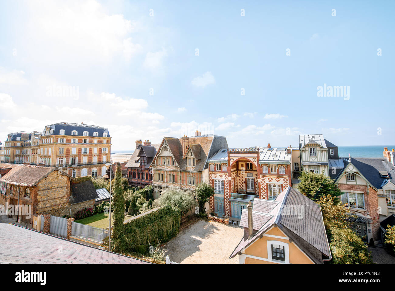 Die Dächer der luxus Häuser in der Nähe der Strand von Trouville, berühmte französische Resort in der Normandie Stockfoto