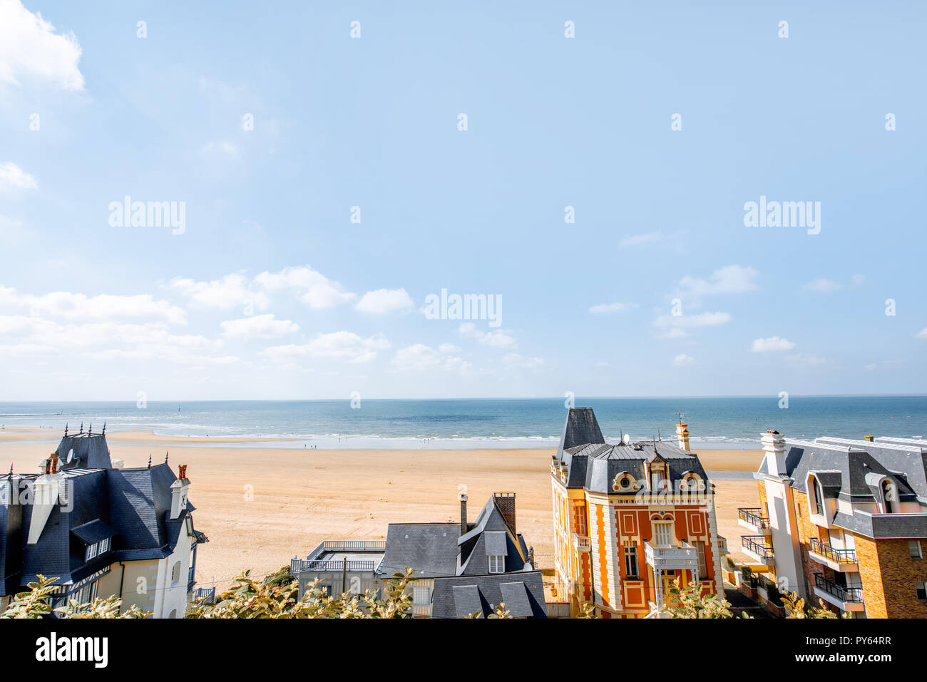 Die Dächer der luxus Häuser in der Nähe der Strand von Trouville, berühmte französische Resort in der Normandie Stockfoto