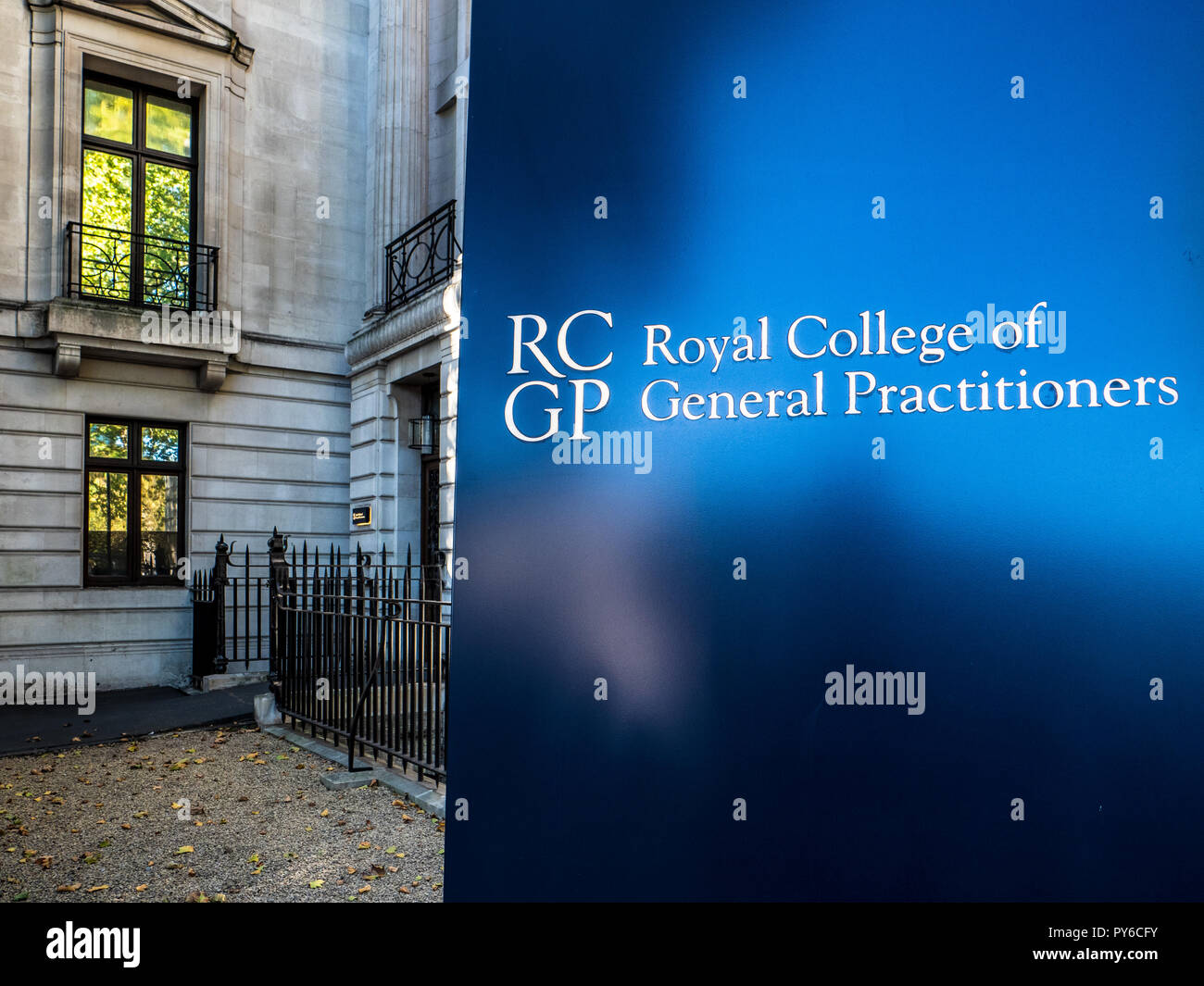 RCGP - das Royal College of General Practitioners (GPS) im Zentrum von Euston Square, London, Großbritannien. Royal College of GPS Stockfoto